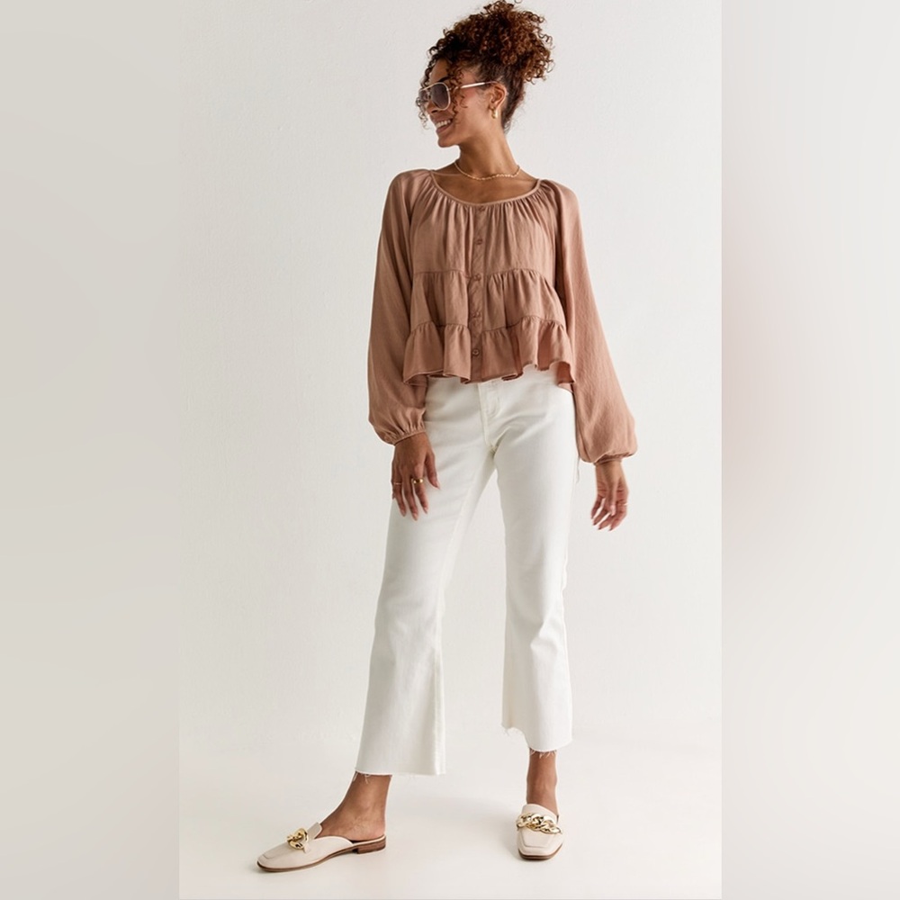 New Francesca’s Joyce Button Front Tiered Brown Women’s Blouse - Picture 2 of 5
